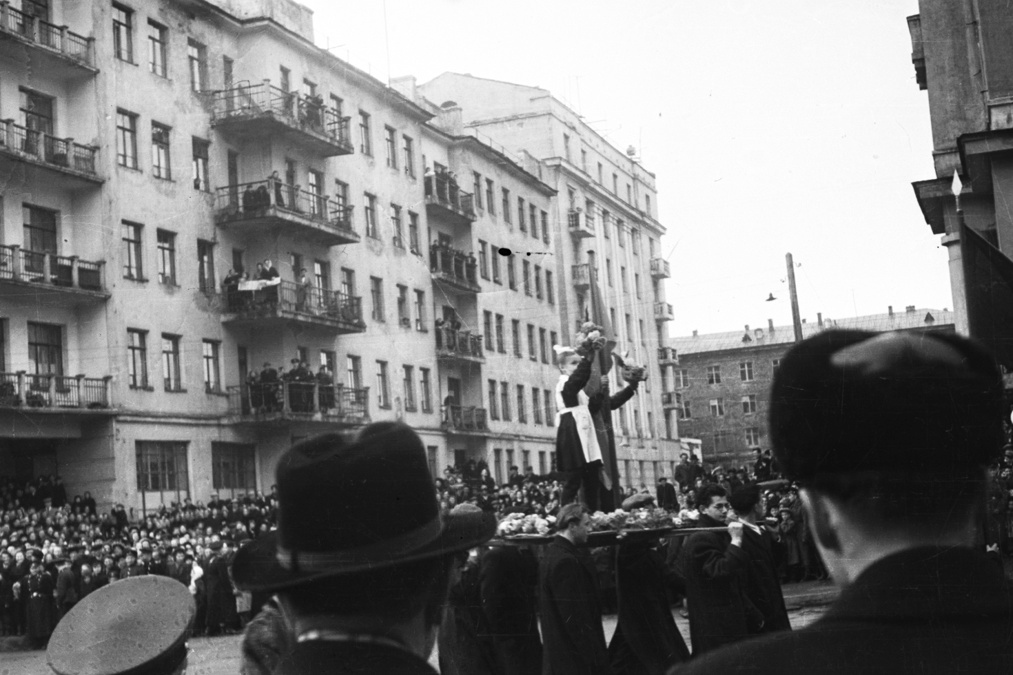 Фото 1958 года. 1 Мая 1958 года. Май 1958 события. 1 Мая в Мурманске СССР. Фото старых демонстраций Мурманск.